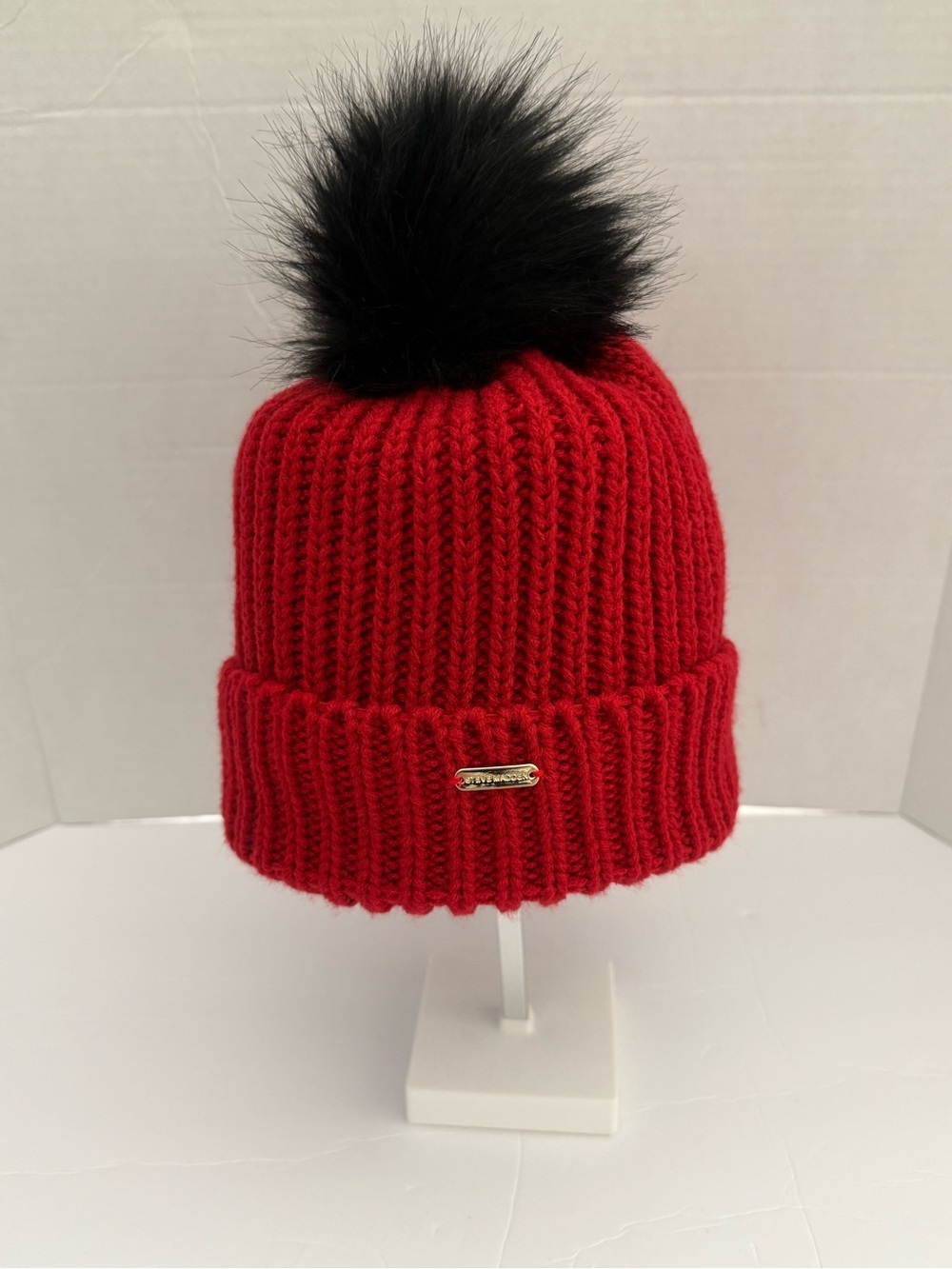 STEVE MADDEN Red Knit Pom Beanie with Black Faux Fur Pom